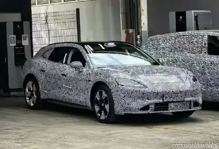 Questo veicolo elettrico non è una Porsche, ma fa di tutto per farti credere che lo sia | Carscoops